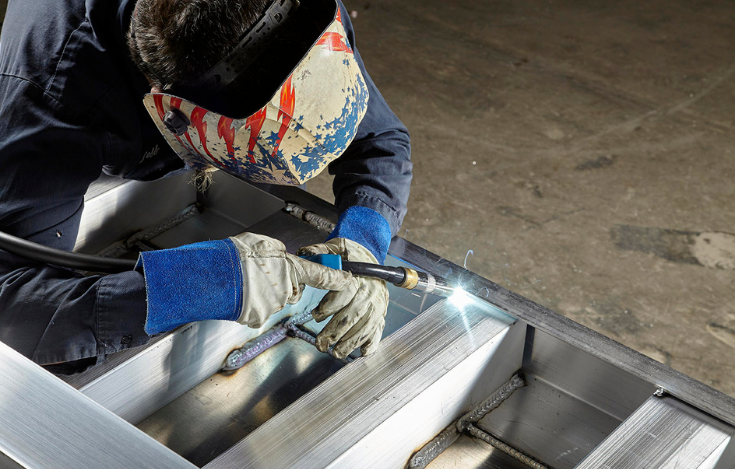 Welder uses OTC DAIHEN Welbee II to weld aluminum.