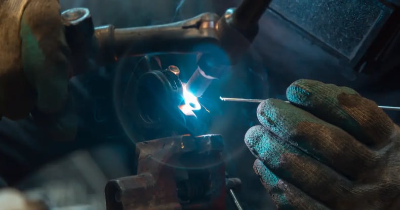 Welder using welding wire